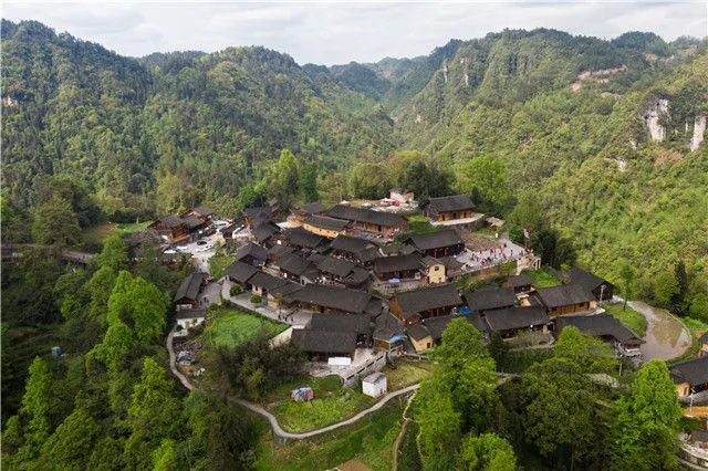 这是湖南湘西十八洞村梨子寨（无人机照片，2021年4月15日摄）。新华社记者 陈思汗 摄