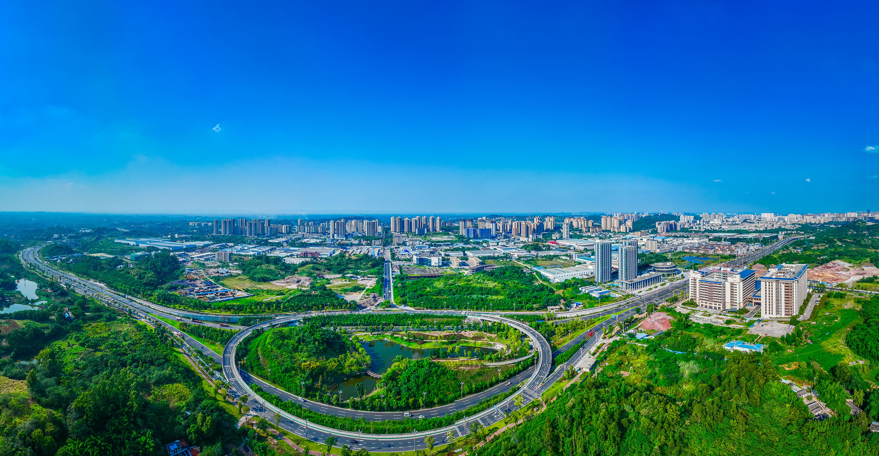 G348国道如一条巨龙蜿蜒伸展,成为贯穿区域的交通“大动脉” 记者 宋姿熠 摄.jpg