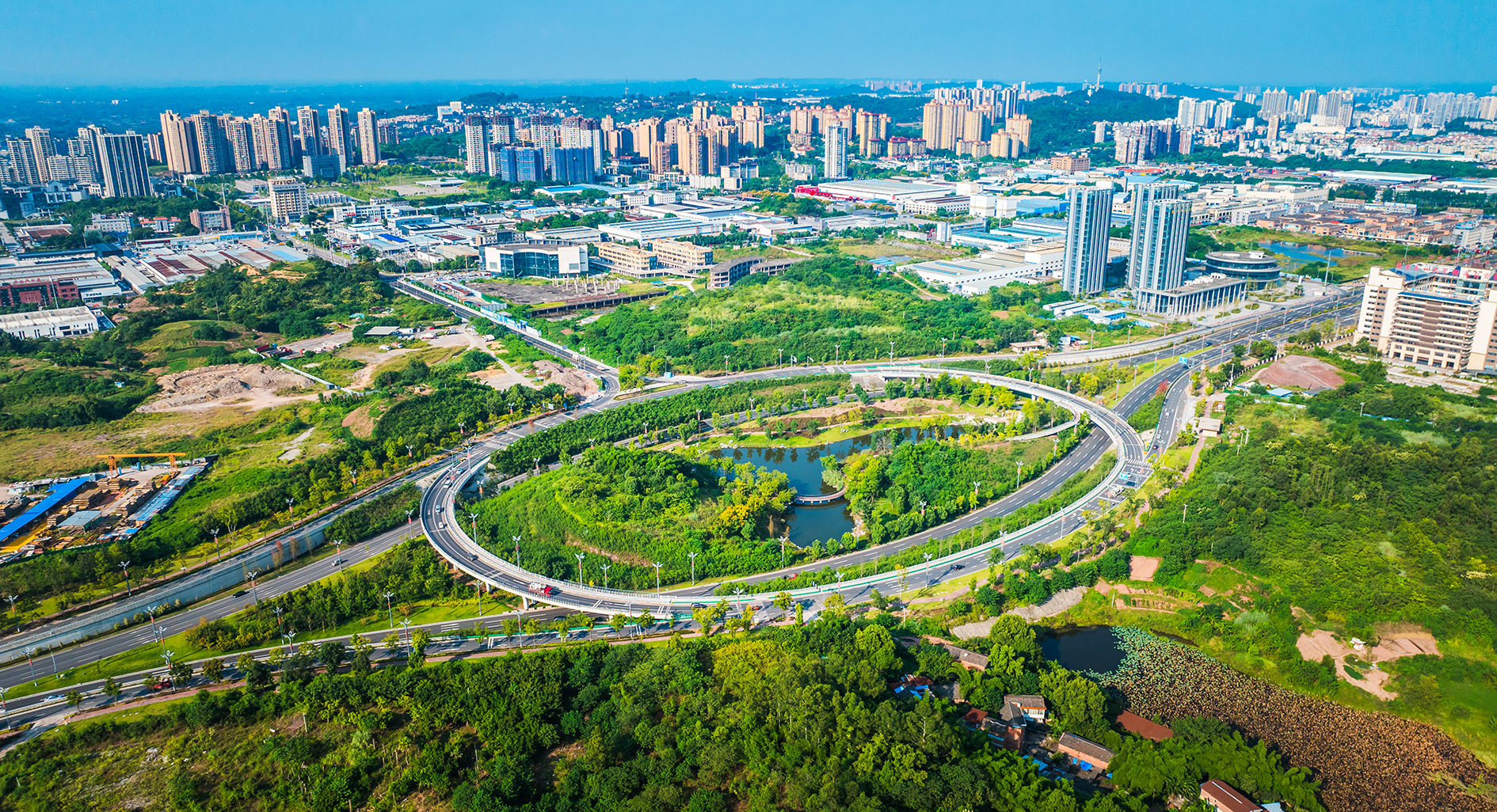 蜿蜒的交通动脉,遇见蓬勃的产业心跳 记者 宋姿熠 摄 (2).jpg