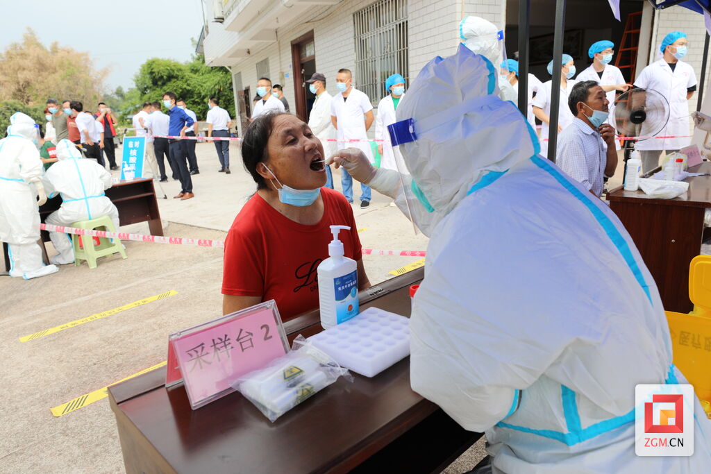 沿滩区开展全员核酸检测应急演练.jpg