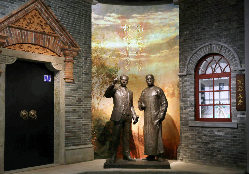 中共一大纪念馆“南陈北李 相约建党”雕塑。