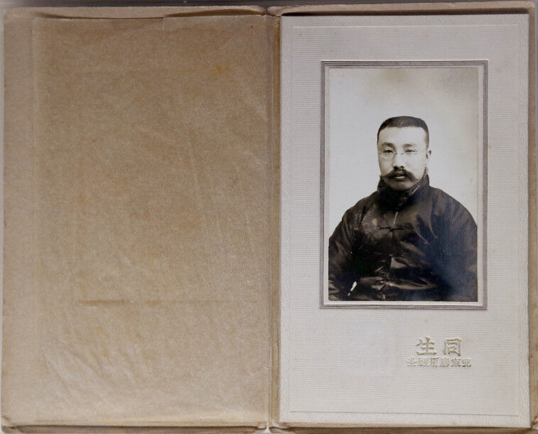 中共一大纪念馆展出的李大钊的签名照。