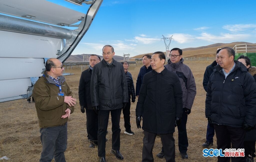 11月22日，省委书记彭清华，省委副书记、省长黄强到若尔盖县阿西镇卓坤光伏电站调研，了解清洁能源开发利用情况。