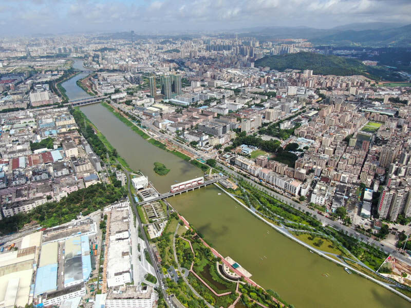 这是2020年6月15日拍摄的治水后的深圳茅洲河（无人机照片）。新华社记者 邓华 摄