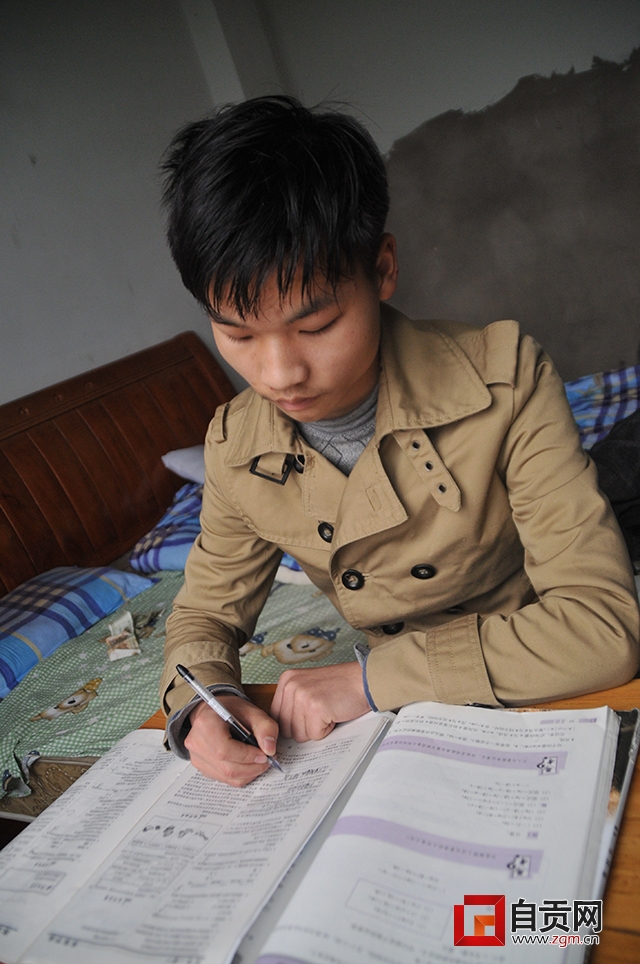 每天只吃一顿饭,富顺二中一学生靠喝水充饥成绩仍名列前茅